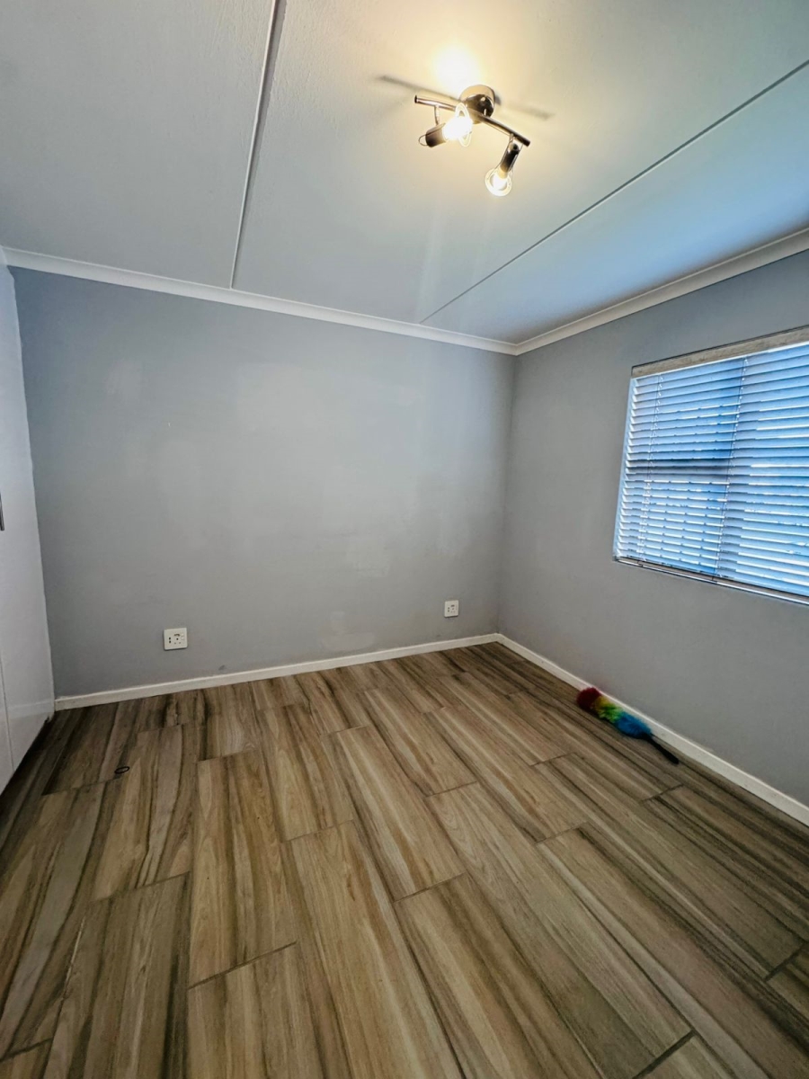 To Let 1 Bedroom Property for Rent in Guldenland Western Cape